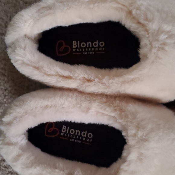 Blondo Waterproof Slip-ons - Picture 6 of 8